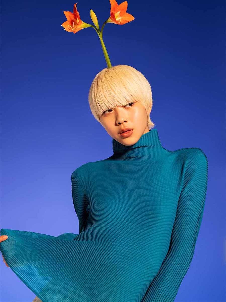 ⭐️meイッセイ ミヤケストレッチプリーツトップス極美品⭐️ ミー イッセイ ミヤケ〉の無地の新色ストレッチプリーツ。 | 【GINZA