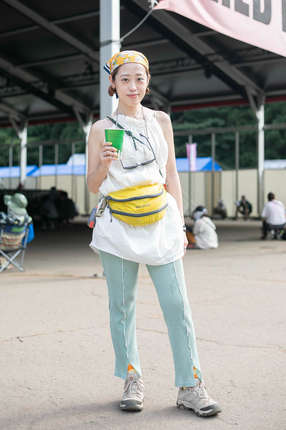真知子巻き、サングラスetc. フェスコーデのアクセサリー使いに