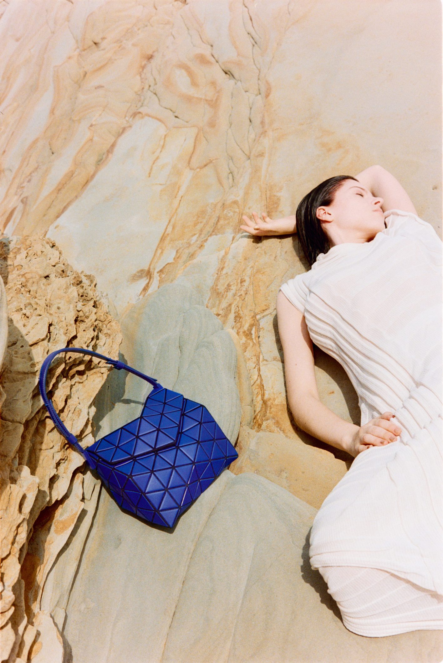 BAO BAO ISSEY MIYAKE〉 幾何学が描くソリッドなフォルム