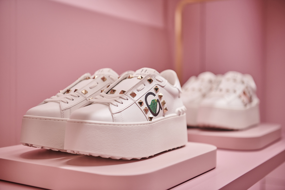 ヴァレンティノ ガラヴァーニ “ロックスタッズ ペット”』が開催中