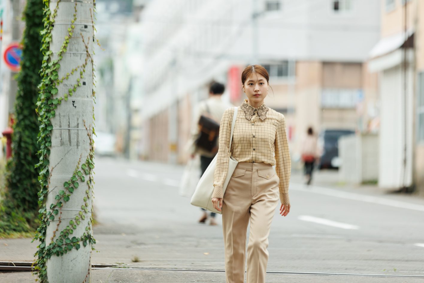 Netflixシリーズ『さよならのつづき』有村架純演じる“さえ子”が愛するファッションの秘密 |  【GINZA】東京発信の最新ファッション＆カルチャー情報