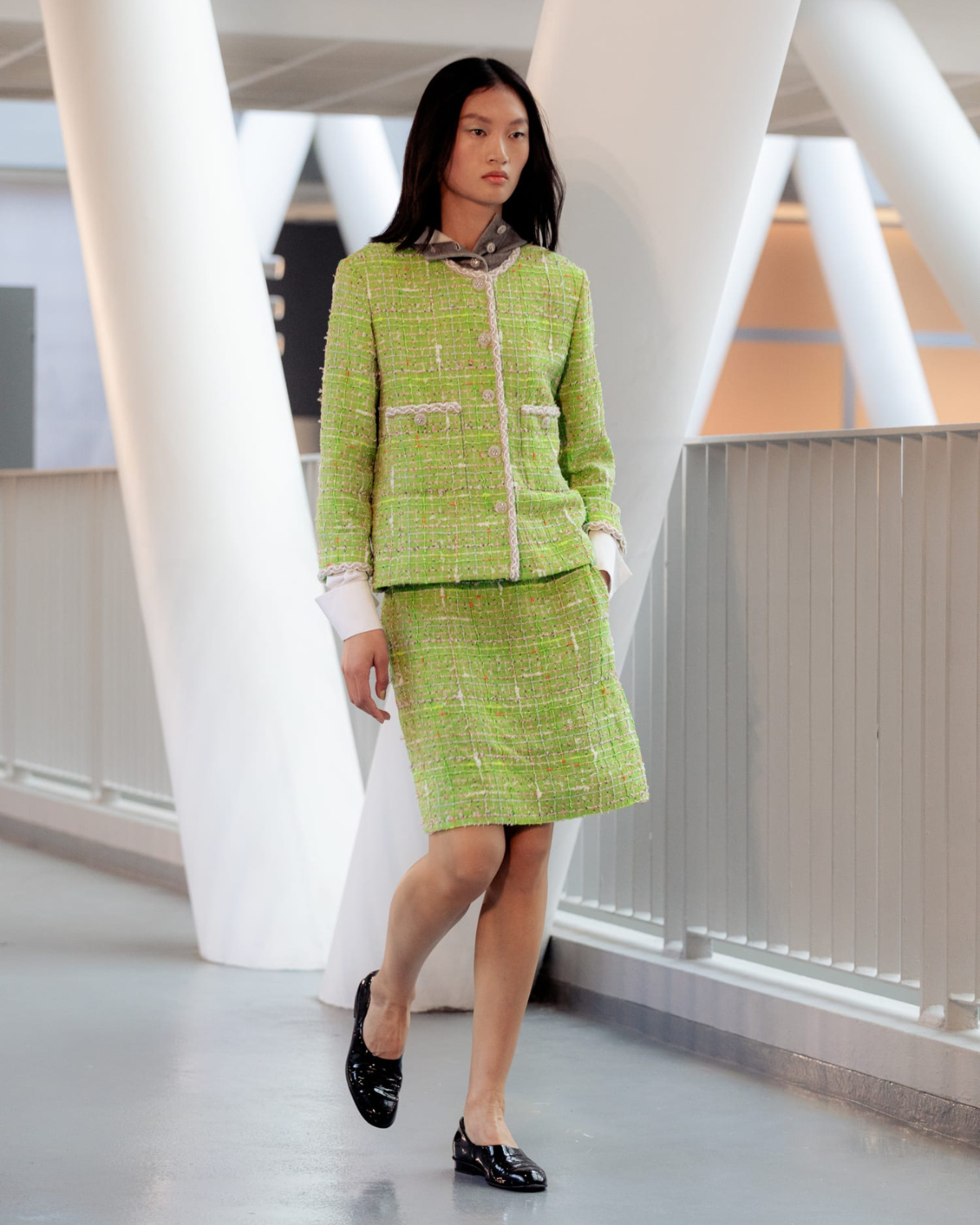 シャネル〉のクルーズコレクションが香港に舞い降りる | 【GINZA】東京