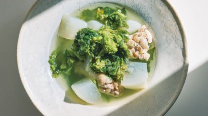 遅めのごはんでもOK！あっさり肉おかず「鶏手羽元と菜の花のポトフ」
