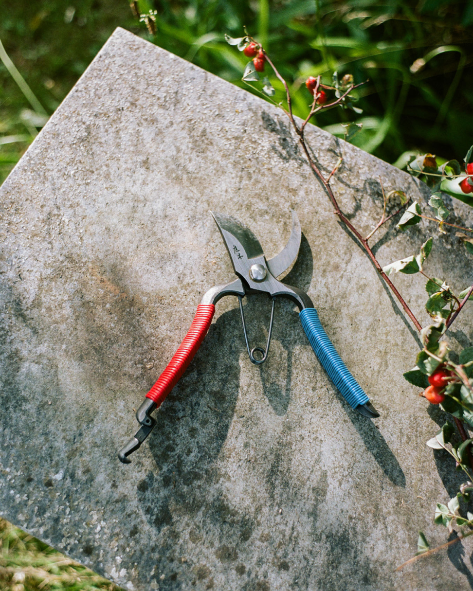 ポール・スミス〉×〈ニワキ〉のガーデニングツール | 【GINZA】東京