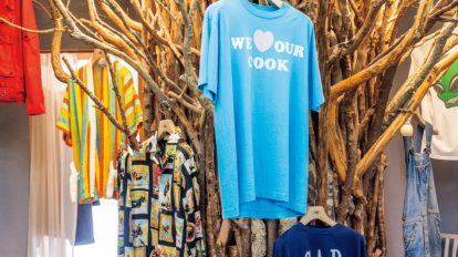 圧巻の天然ハンガーラック。祐天寺「Gabber」に学ぶ“魅せる収納”