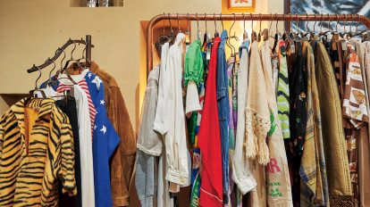 高円寺「ドマ_ビルディング」で服や古物が持つエネルギーを全身で浴…