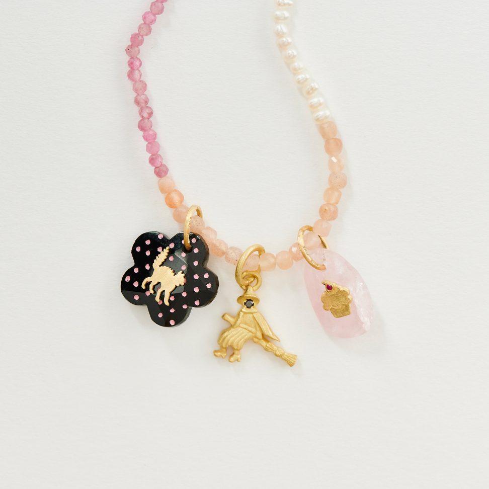 ストーンズ ストーン ズー〉のチャームで自分だけのネックレスを