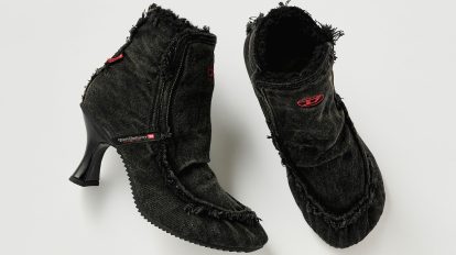 〈ディーゼル〉ヴィンテージ加工を施したデニムブーツ