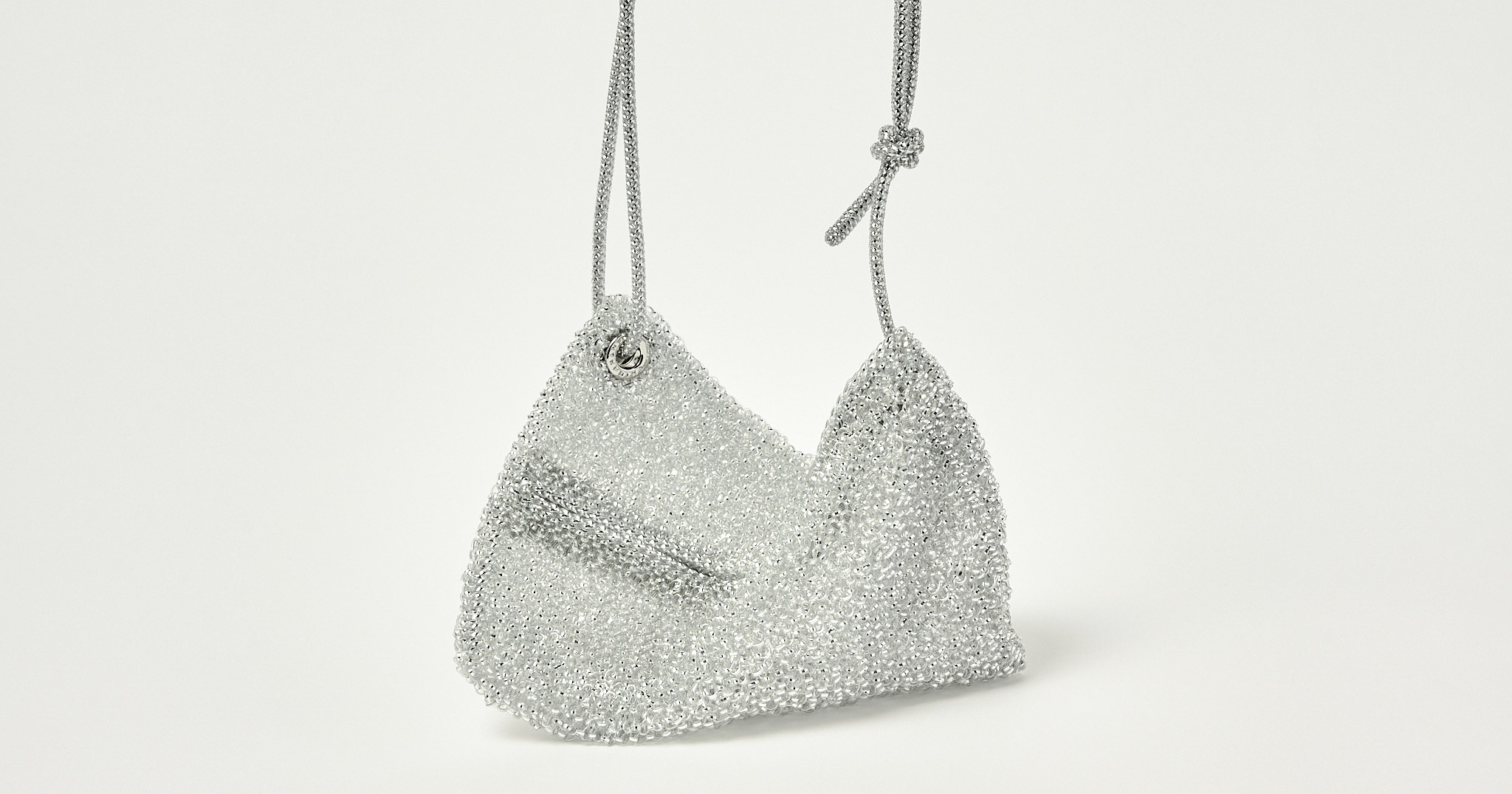 アンテプリマ〉から捻りのきいた新顔ワイヤーバッグが登場 | 【GINZA