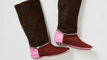 〈キコ・コスタディノフ〉のブーツはスリッポンにも変身する