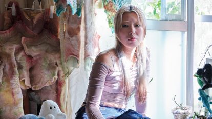 衣装デザイナーMOMOKO、彫刻のように造形するドレス