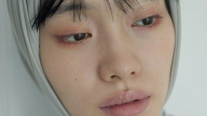 くすみピンクの睫毛がコージーなアクセサリー