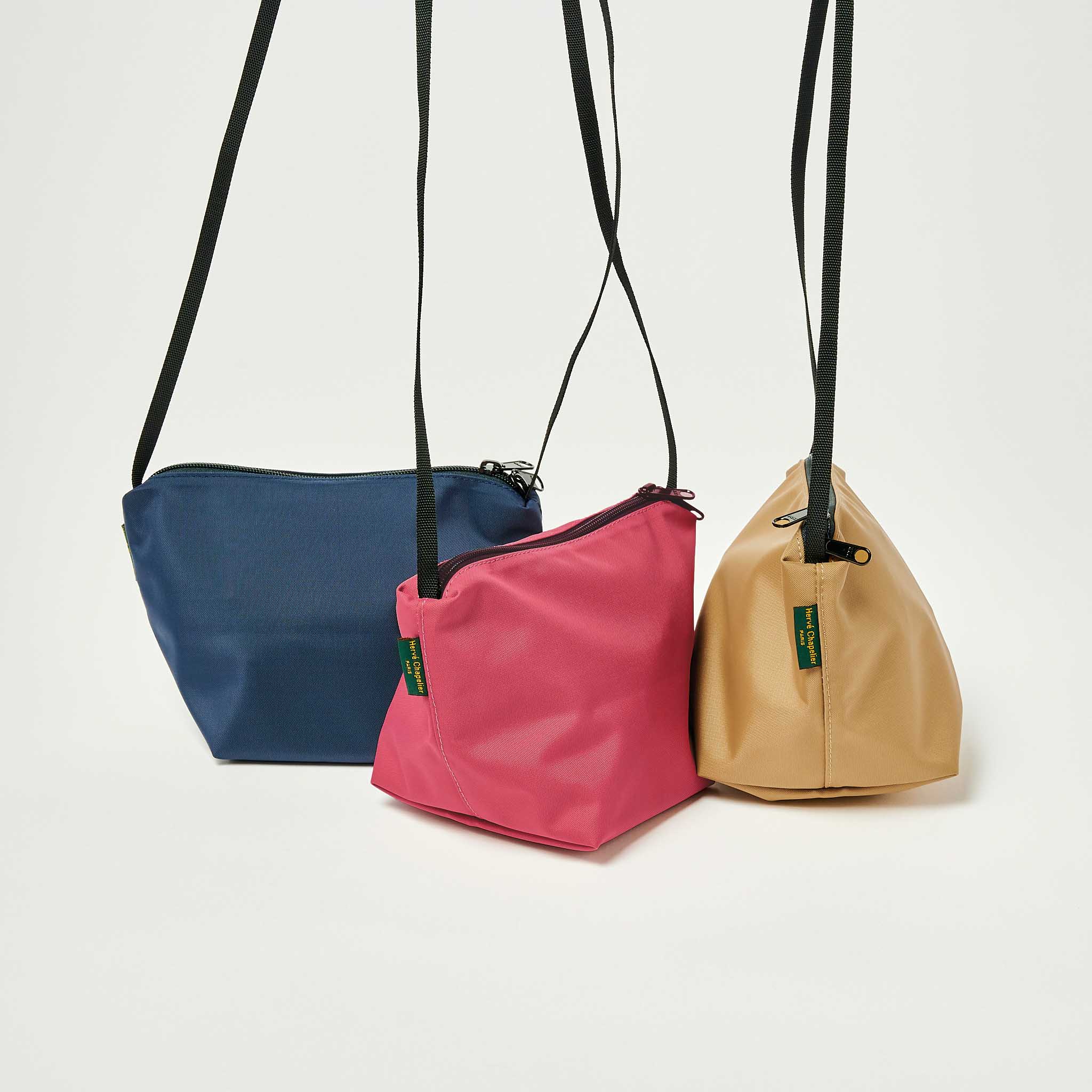 エルベシャプリエ〉の舟型トートよりショルダーバッグが登場 | 【GINZA