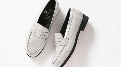 〈J.M. WESTON〉の名品ローファーがグリッター仕様に