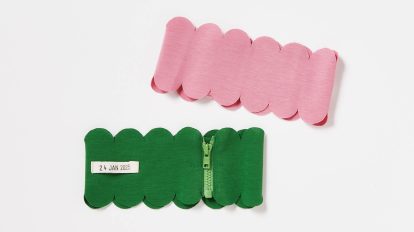 〈TSTS〉のチョーカーを差し色に