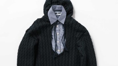 〈ジューン ジュナム〉のニットフーディ