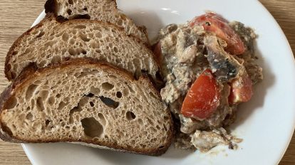 サバとトマトとパン