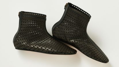 〈イザベル マラン〉ハート型に切り抜かれたブーツ