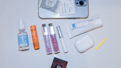 〈Julie Kegels〉デザイナー、ジュリ・ケーゲルのバッグの中身