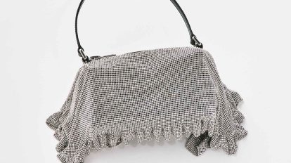 〈アレキサンダーワン〉のバッグ。デイからナイトまでお供します！