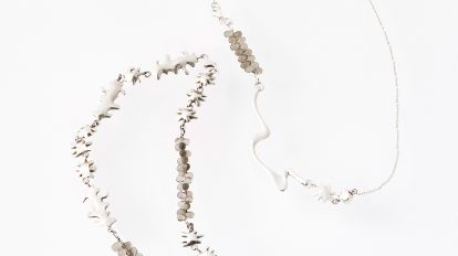 〈ヨースター〉静けさと強さを併せ持ったネックレス