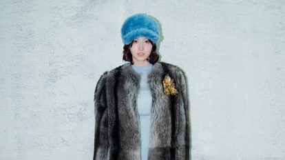 〈Miu Miu〉のカスタムメイドセットアップをTWICE MOMOが着用