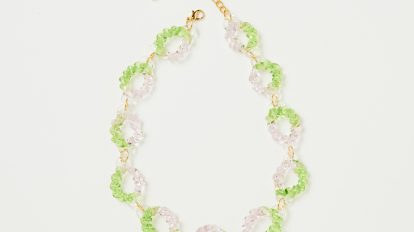 〈レヴェンス〉の眩い日差しが似合うネックレス