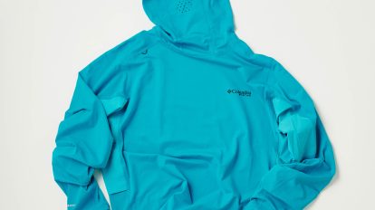 〈コロンビア〉ビビッドカラーのサンガードフーディ