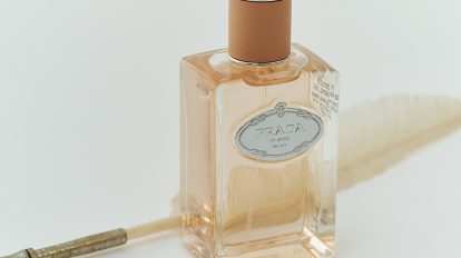 場所を選ばず使える、肌にすっとなじむ香り〈PRADA BEAUTY〉のオー…