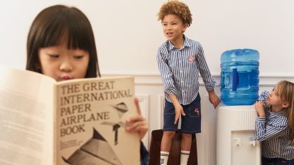 〈メゾン キツネ〉が〈ボンポワン〉とコラボレーション