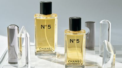 華やかな香りとミニマルなデザインのコントラストがなんとも粋な〈…