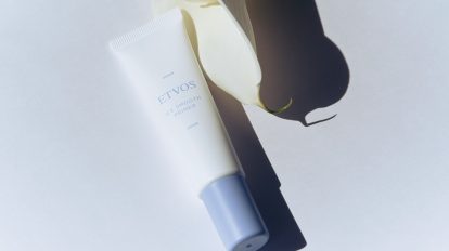 日差しと湿気の日々にうれしい〈エトヴォス〉のテカリ防止下地
