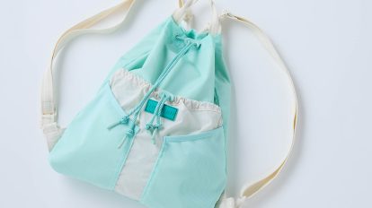 〈ハンター〉のマルチサコッシュで爽やかに梅雨対策を