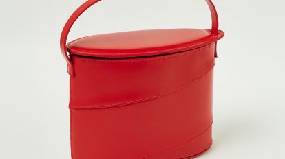 〈プロトコル〉ウィットに富んだミニマルデザインのバッグ