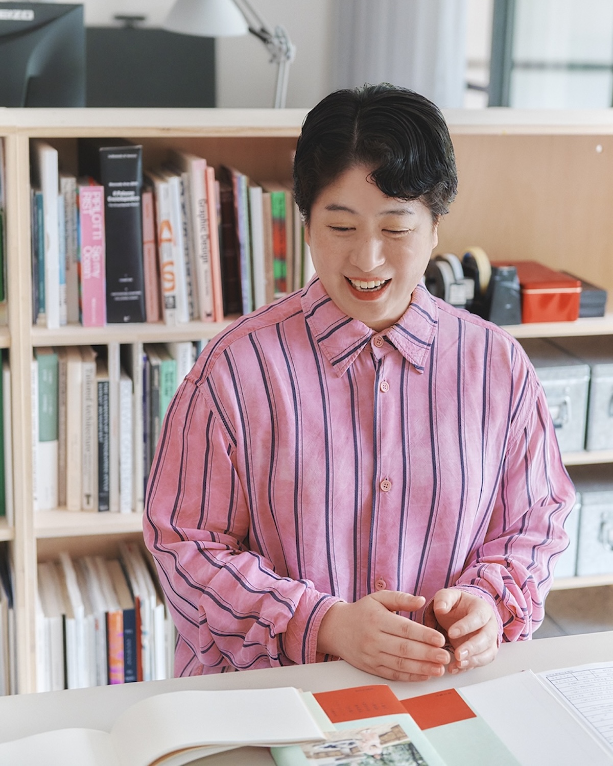 グラフィックデザイナー岡﨑真理子に聞く、『信号旗K』装丁の仕掛け