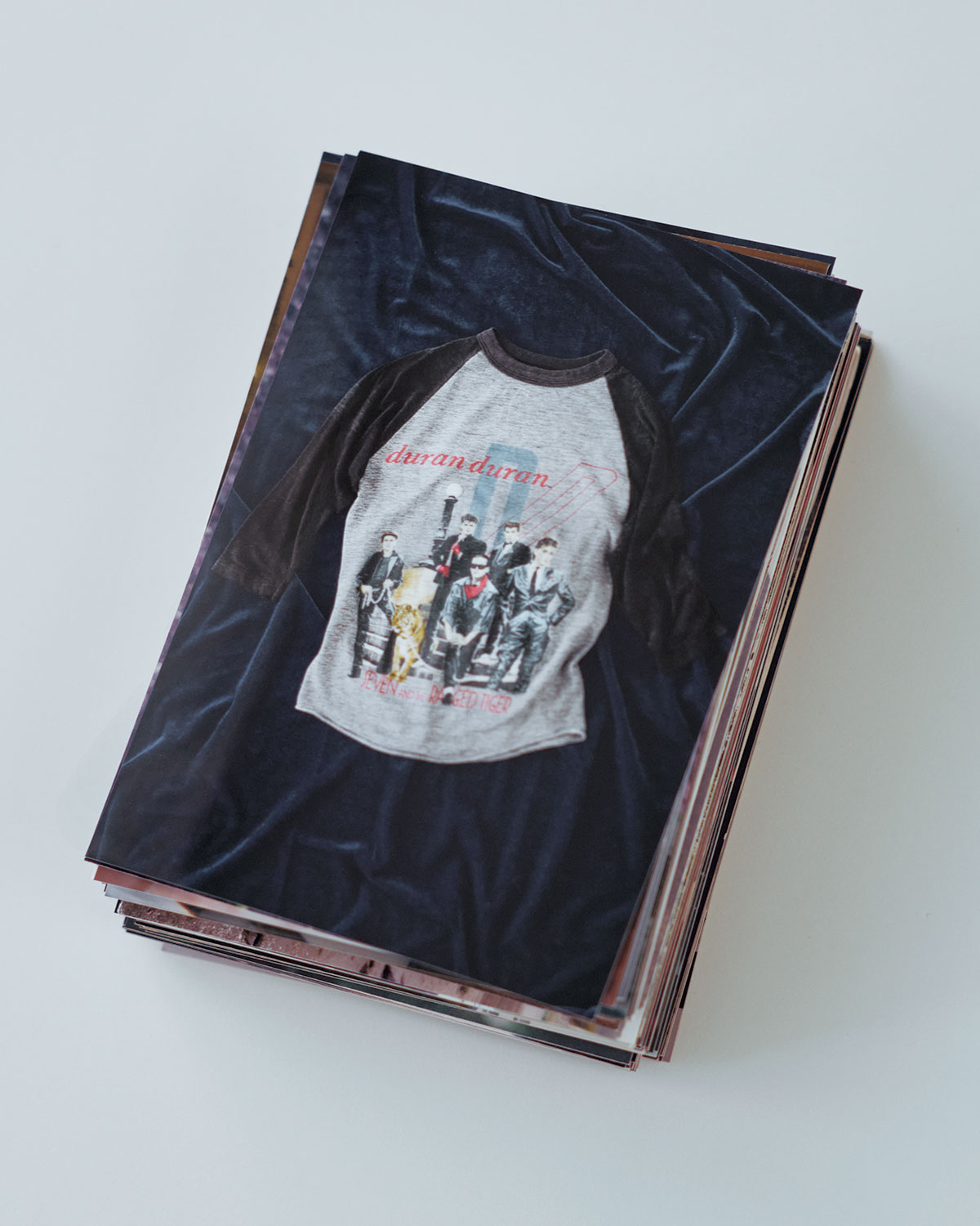 シンガーソングライターCharaの「捨てられないTシャツ」 | 【GINZA