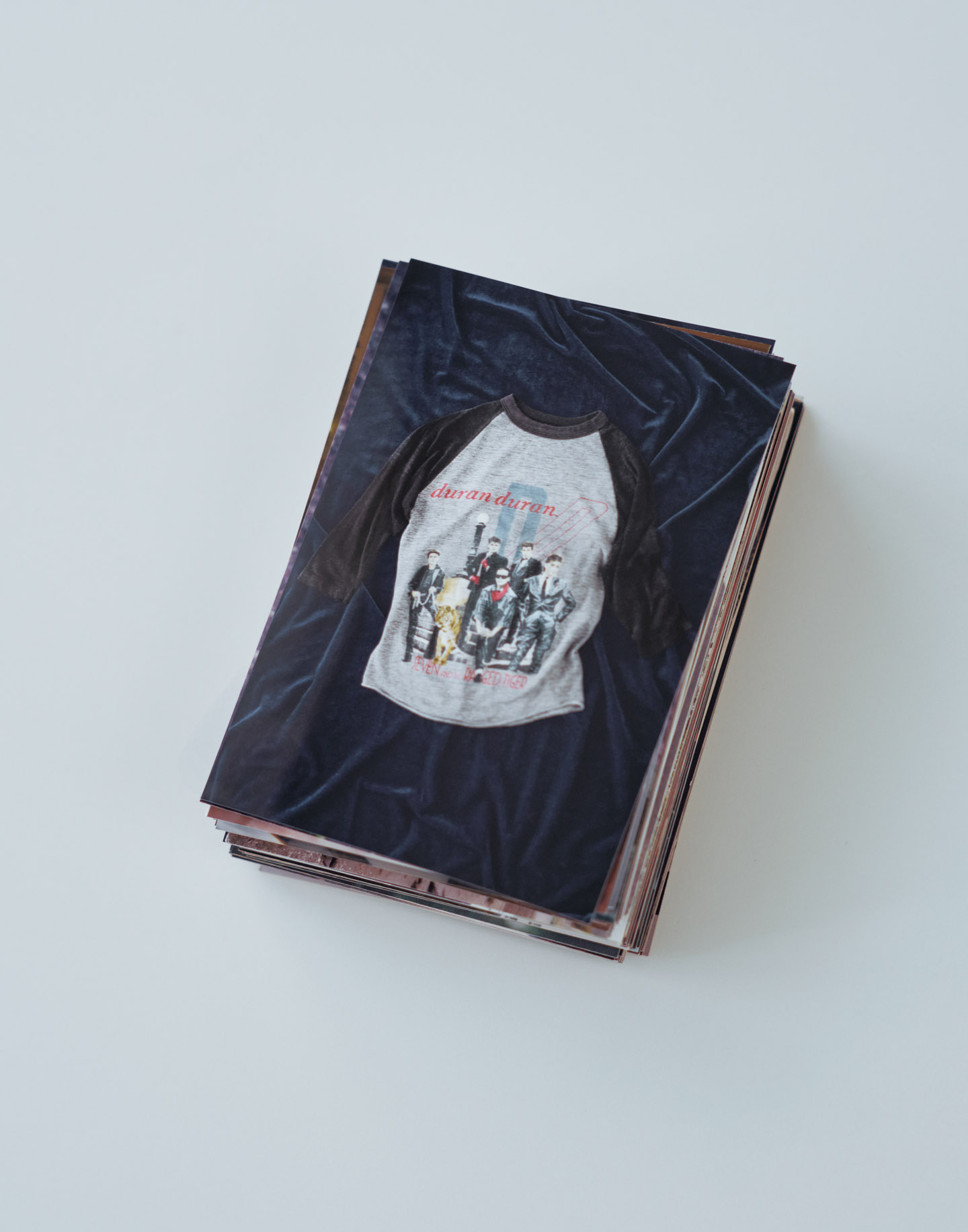 CharaさんがGINZA 2024年4月号で着用Tshirt シンガーソングライターCharaの「捨てられないTシャツ」 | 【GINZA
