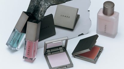 空を映した美色ぞろいな〈THREE〉の最新作