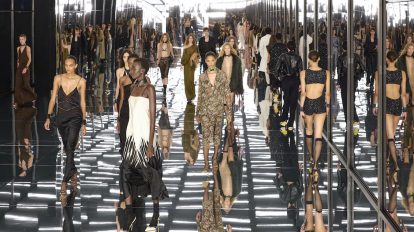 〈フェンディ〉に見る、ファッションと身体の密接不可分な関係性