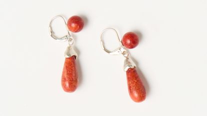 〈サピアバハール〉ヴィンテージの赤珊瑚を用いたピアス