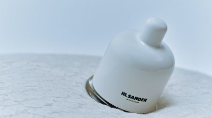 〈ジル サンダー〉のオードパルファムは、熱帯雨林の空気に満ちた甘…